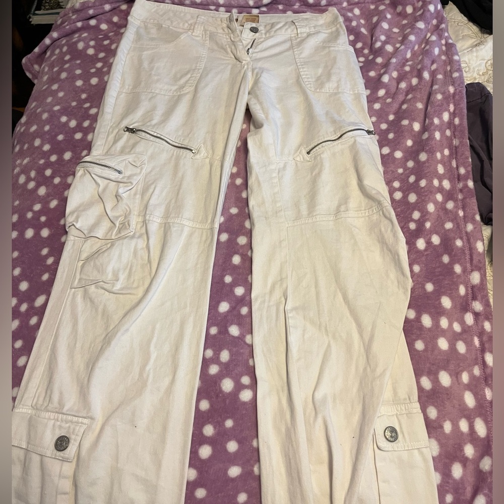 white cargo pants size nine zipper pockets all over